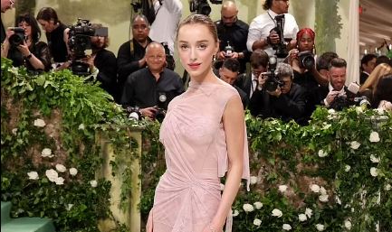 Bridgerton Star Phoebe Dynevor Engaged to Cameron Fuller